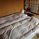 洛陽荘 - 2014年8月：部屋には最初から布団がひいてありました