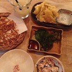 Okinawa Ryouri Ashibina- - 島らっきょの天ぷら、海ぶどう、ミミガーの明太子マヨネーズ和え