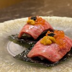 一億円で居酒屋建ててみた。億万鳥者 - A4和牛の肉寿司（2貫）¥1,280