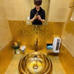 一億円で居酒屋建ててみた。億万鳥者 - 金のトイレ