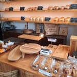 味輝天然酵母パン - 商品棚