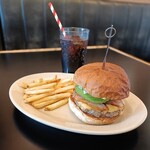グロウ - アボガドベーコンチーズバーガー＋フレンチフライ＆ドリンクバーセット