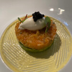 メゾン ド ミュゼ - タスマニアサーモンとアボカドのタルタル　レモンクリームを添えて