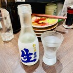 元祖寿司 - 前回同様に冷酒180ml561円、キリッと冷えた辛口がイイ。ガリと一緒にチビチビと。