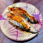 元祖寿司 - 鰻660円、デカ鰻にイクラが乗ってるのが嬉しいけど普通のうなぎ220円で良かったかな。