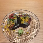 肉屋 田中 - 松阪牛と平目の昆布締めの海苔巻きに自家製唐墨掛け