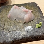 鮨 一喜 - 透き通るようなヒラメのお造りwith縁側☆