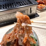 焼肉・ホルモン 踊ル - クニュプル食感でコチュジャンベースのピリ辛酢味噌ダレの甘辛さが白センマイと抜群の相性‼️