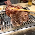 焼肉・ホルモン 踊ル - レモンではなく、昆布塩でいただくStyleで昆布が旨味を引き出し、いきなり