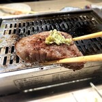 焼肉・ホルモン 踊ル - しっとり柔らか食感で肉本来の旨味がジューシーで美味しい