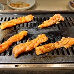 焼肉・ホルモン 踊ル - ミノ焼いてます