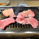 焼肉・ホルモン 踊ル - 特上塩タン焼いてます❗️