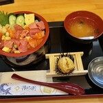 札幌海鮮丼 丼兵衛 - 