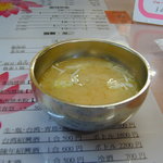 生福園 - 魯肉飯と定食についてきた豆腐とわかめの味噌汁　日本のものと一緒でした