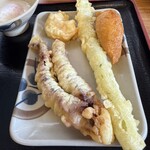 丸池製麺所 - 鶏天、イカゲソ天、いなり寿司、アスパラ天