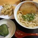 うどんウエスト - 料理写真:丸天＋ごぼう天うどん
高菜の葉巻おにぎり