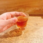 パフェバー agari - 食事の最後に小さな「あがり」が提供されます！ハーブシロップ入りのお茶♡﻿