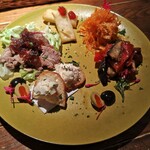 チーズ料理専門店 さくらダイニング - 前菜。今回はオリーブ入れて6種類ありました。