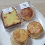 菓子屋 シノノメ - 左上パウンドケーキ、右上ガレットブルトンヌ、下2つスコーン