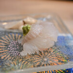 うを徳 - 《淡路（あはぢ）》の"圓斑星鰈（ほしがれひ）"、刺躬（さしみ）、裙邊（えんがは）