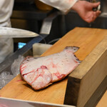 うを徳 - 《淡路（あはぢ）》の"圓斑星鰈（ほしがれひ）"、五百六十匁（≒2.1kg）