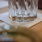 うを徳 - 玻瓈杯（ぎやまんさかづき）に"水（みづ）"