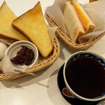一凛珈琲 - 一凛珈琲　「モーニングセット」460円＋「小倉餡」50円＋「ハムチーズトースト」200円