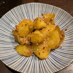 おクじコん - このポテトも良き。味付けなんやろ。とにかく美味！