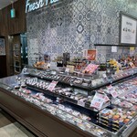 ワイズマート - 料理写真:(内観)寿司コーナー