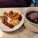 ORIENTAL CLUB LOUNGE - 