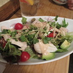 立ち呑みのさのや - アボガドと蒸し鶏サラダ 350円(2014.9)