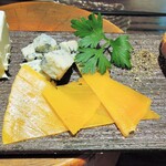 ミアスタンド - ミモレット？と白カビチーズ