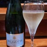 鮨匠 のむら - お酒①ドゥラモット・ブリュットNV(シャンパーニュ、フランス)
      葡萄品種:シャルドネ55%、ピノ・ノワール35％、ピノ・ムニエ10％