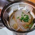 鮨匠 のむら - ①平切りところてん(のむらオリジナル、天草(テングサ)は鹿児島県産)
      自家製ポン酢を付けて頂きます
      冷たくトュルンとした食感、平打ちになり喉越しもより良く、暑気払いにぴったり