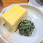 鮨匠 のむら - ②飛魚の薩摩揚げ(のむらオリジナル、飛魚は鹿児島県屋久島産)
      薩摩揚げは出汁にも使われる飛び魚の擂り身100%使用、味わいが深く濃く絶品
      ③出汁巻き玉子
      厚焼きはやや甘口で程よいシットリ感