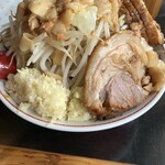 豚の穴 - ラーメン小 1100円！野菜まし、にんにくまし、脂ましまし！