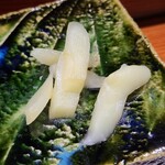 鮨匠 のむら - ㉘ガリ
      終盤に登場なので普通の流れとは異なります
      キリッとして軽やかな苦味のある仄かな辛さ、口の中をスッキリさせてくれます