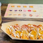 かんすけ - たこ焼き9個810円(カレーマヨ＋一味マヨ下はソース)＋ジンジャエール165円＝975円