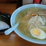 ３３ラ－メン - 塩ラーメンとおにぎり