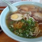 ３３ラ－メン - 醤油ラーメンとおにぎり