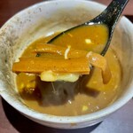 麺屋 金獅子 - つけ汁のチーズ！これ、効いてますね