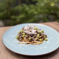 ツキノワグマのラグーと枝豆のソース～ペコリーノチーズがけ～
