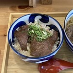 うどん　肉のうめぜん - 黒毛和牛「ザブトン」が乗った焼肉ごはん(並)