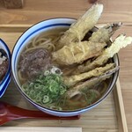 うどん　肉のうめぜん - ごぼう天うどん　少量の肉はデフォルト