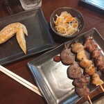 やきとりうめちゃん - 料理写真:手羽先、はつ、ぼんじり、すなぎも