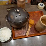 ごはんや えん - 土鍋で提供されるご飯