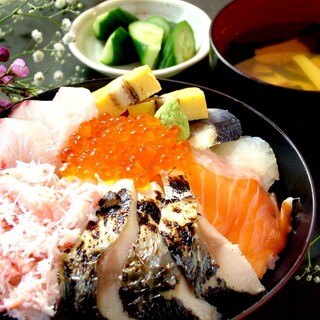 ランチでしか食べられないお料理もございます。