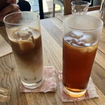 リトルネスト - ふたごぼし様のアイスカフェラテと私のアイスティー。アイスラテのセパレート、綺麗