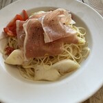 リトルネスト - ふたごぼし様の「生ハムとトマトと桃の冷製パスタ」。とても豪華で素敵。とてもおいしかったとのこと！桃は生ハムやオリーブオイルなどの料理にも合うのですね