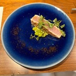 イル ネッビオ - ピアット ディ ペッシュ(魚介料理)の浜田沖シロカジキのグリル 枝豆とブラックオリーブのパウダーです(o^^o)シロカジキの焼き加減が最高！！旬の枝豆も美味しい！